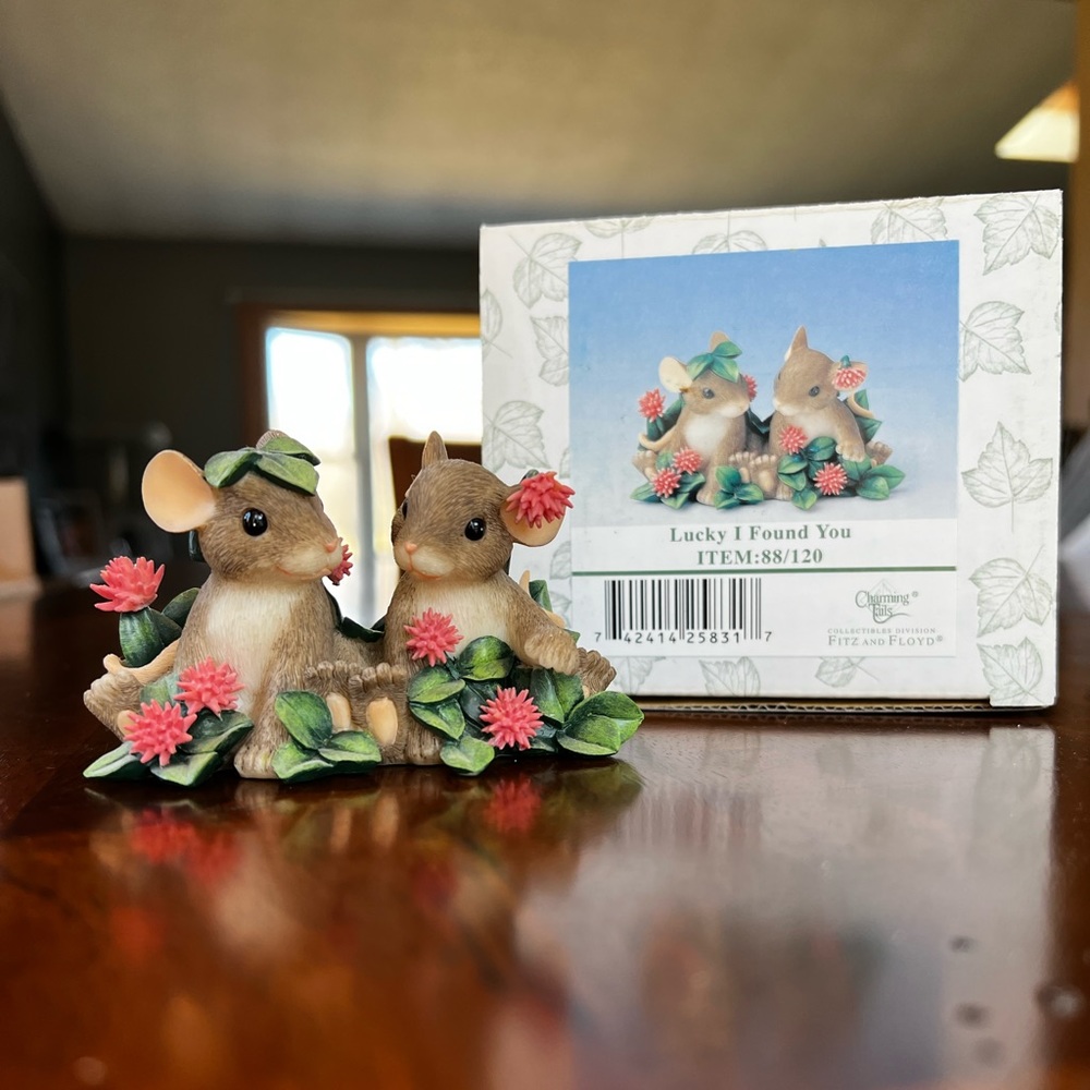 Charming Tails “Lucky I Found You”